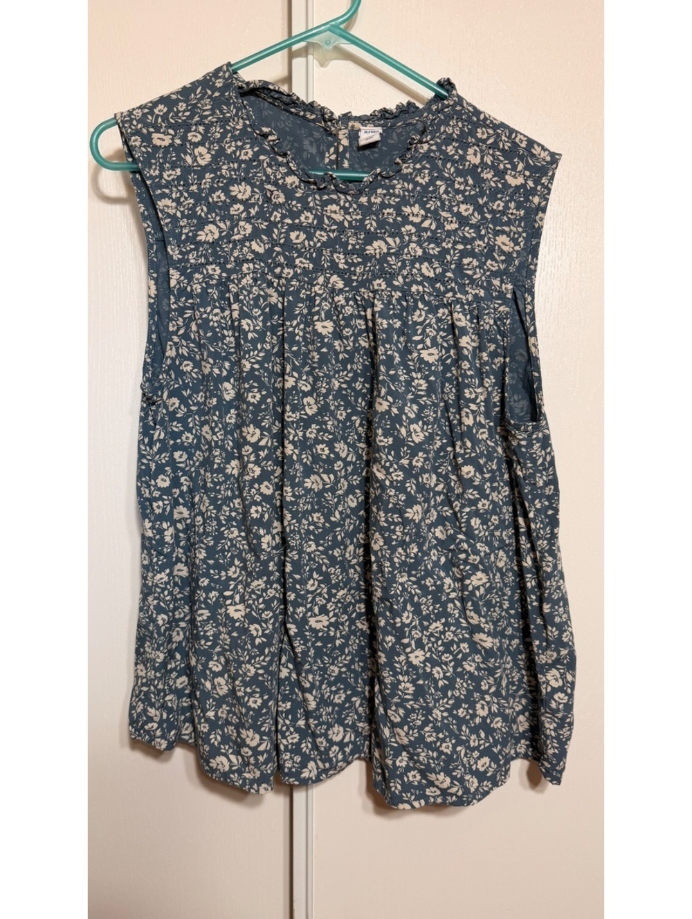 Old Navy Women's L Blue Floral Sleeveless Ruffle Neck Boho Blouse Top